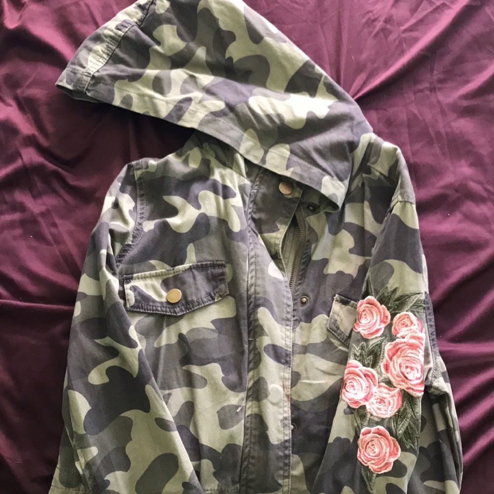 Camo with roses light weight jacket